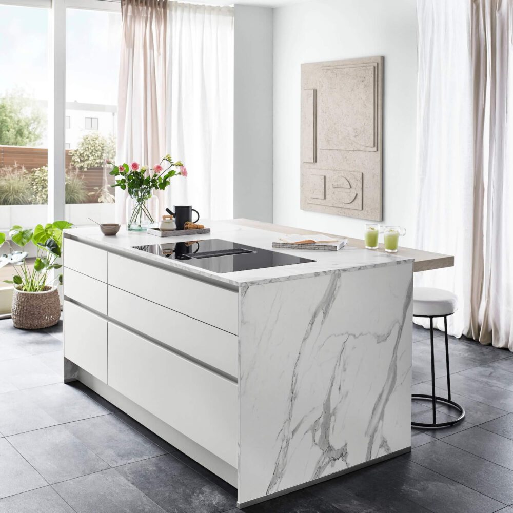 Nobilia Kuechen Nobilia Senso Inselkueche Marmor mit Tresen