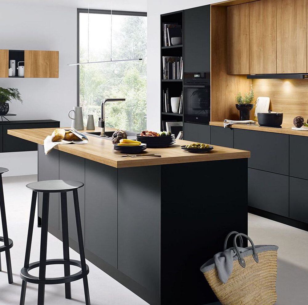 Schueller Design Inselkueche Schwarz